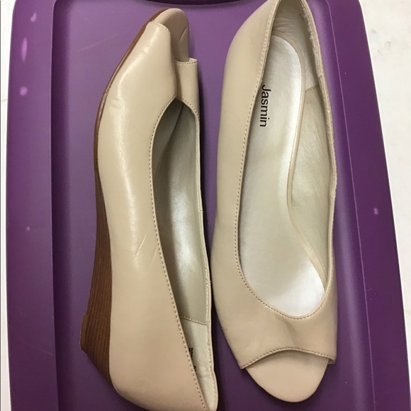 JASMIN wedge heel open toe shoe sz 8 1/2M  beige - Picture 2 of 7